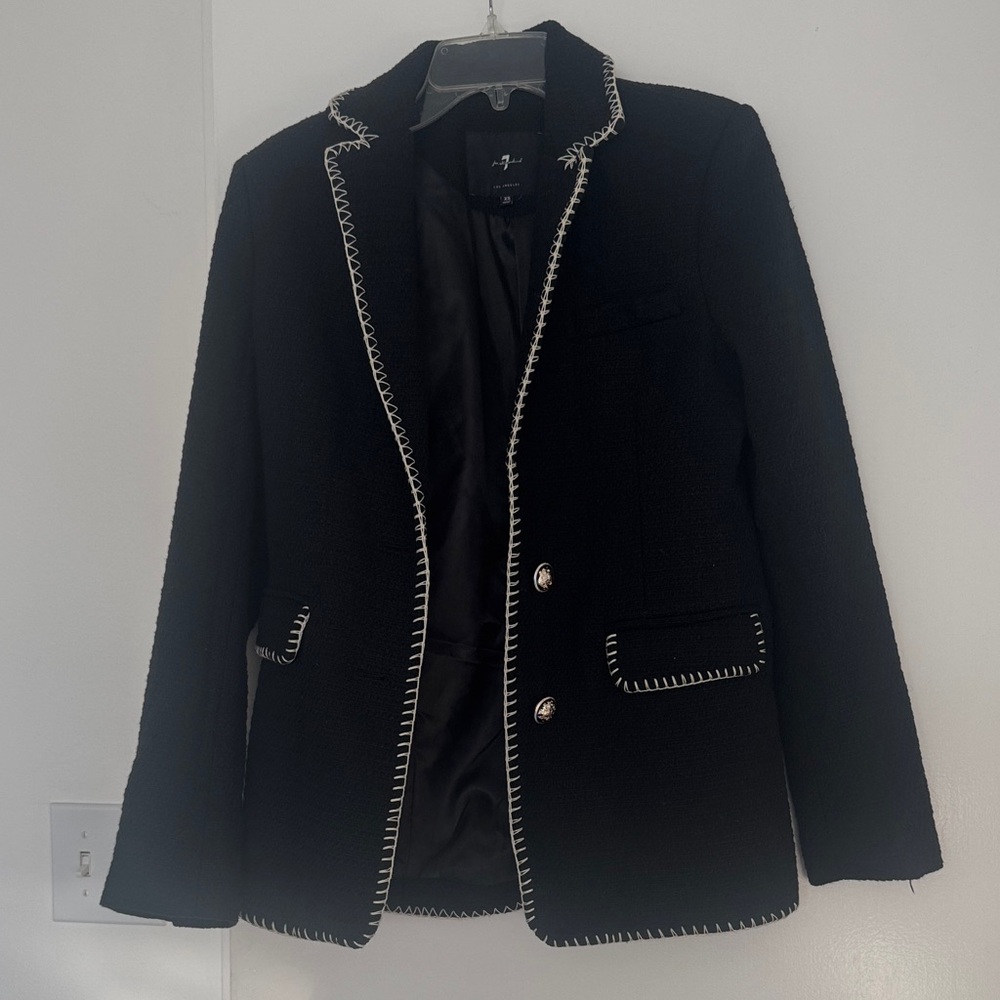 Chic Going Out Blazer - Picture 2 of 9